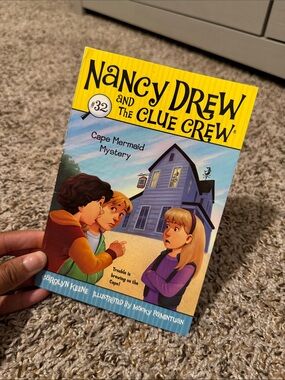 Nancy Drew and the Clue Crew #32 Cape Mermaid Mystery - Yellow & Blue Cover